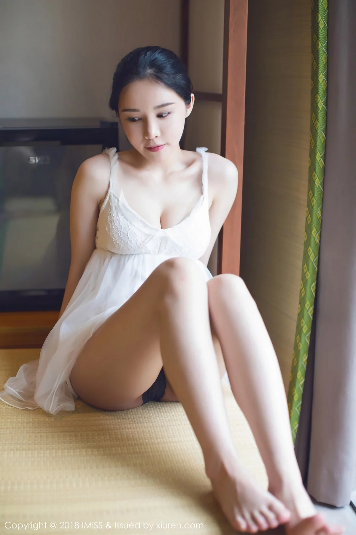 Xrmnw.Com[IMISS爱蜜社]Vol.229_嫩模艾米Amy白色吊带高叉连体衣秀丰满美乳妩媚诱惑写真35P