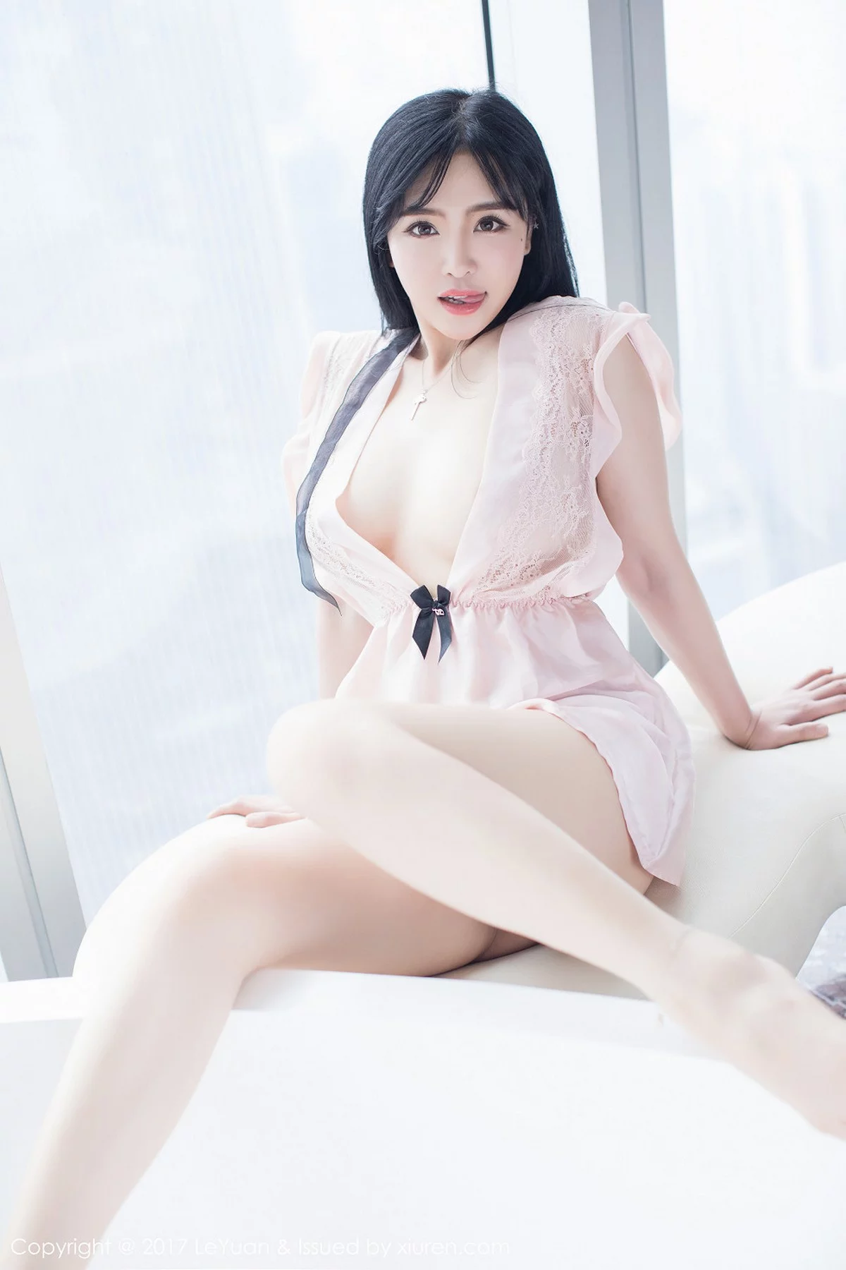 Xrmnw.Com[LeYuan星乐园]Vol.046_女神刘钰儿居家粉红蕾丝睡裙真空秀傲人豪乳诱惑写真46P