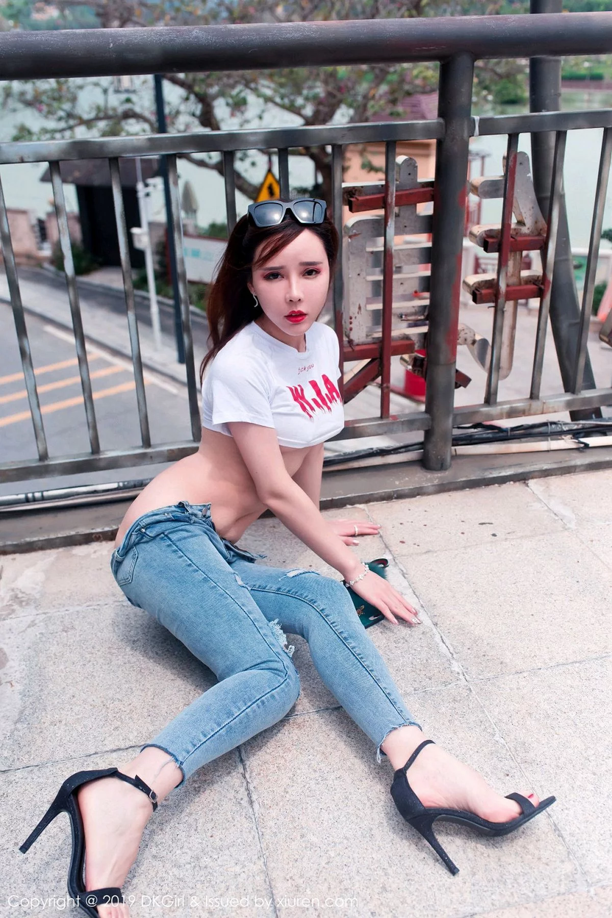 Xrmnw.Com[DKGirl御女郎]Vol.108_嫩模艾小青户外大胆真空露出秀美乳翘臀惹火诱惑写真48P