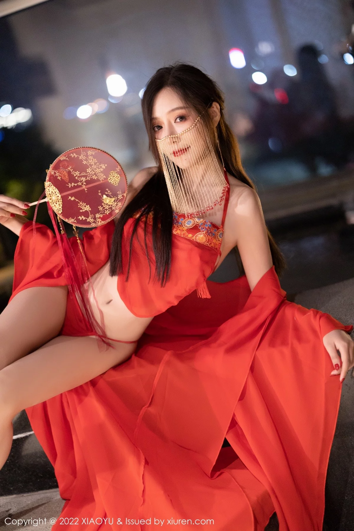 Xrmnw.Com[XiaoYu画语界]Vol.708_女神王馨瑶yanni户外红色古典长衫半脱露性感肚兜极致诱惑写真60P