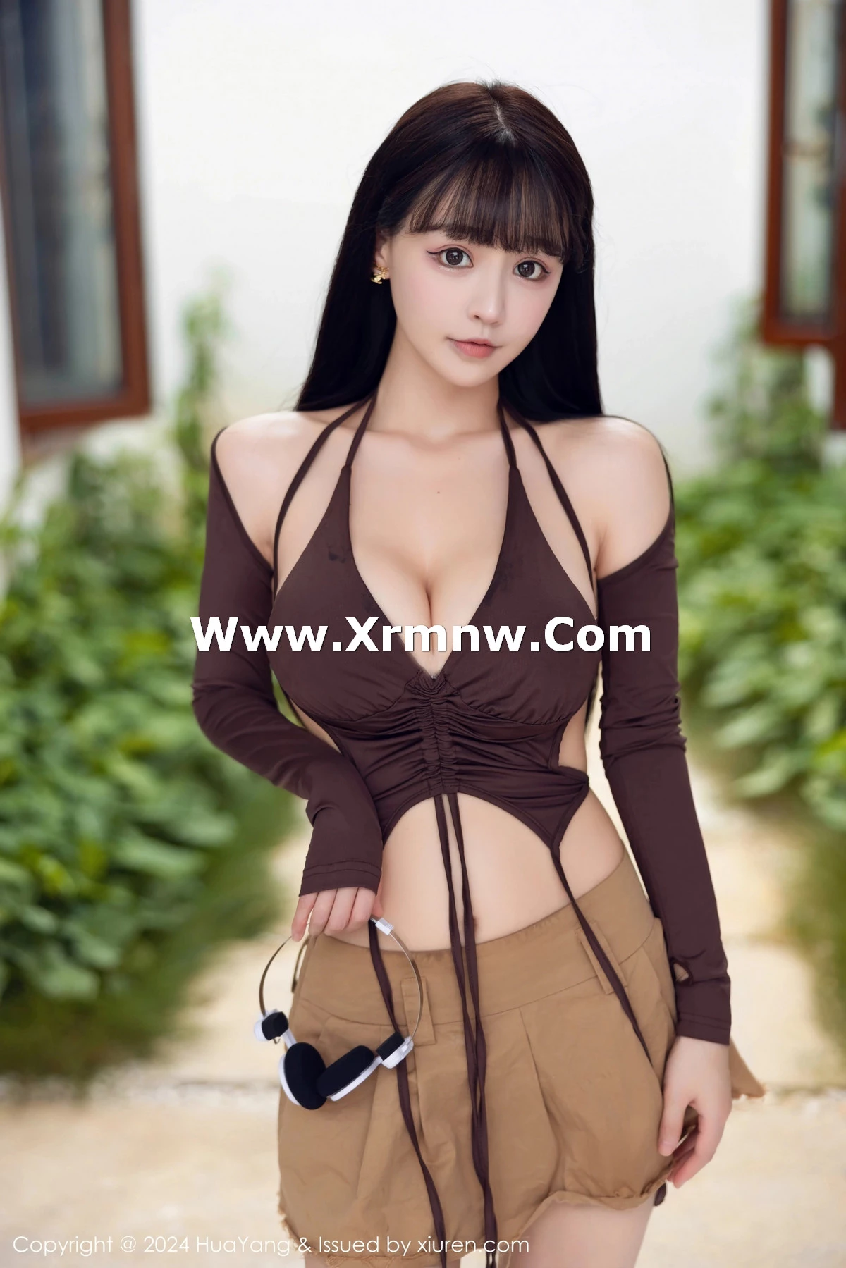 Xrmnw.Com[HuaYang花漾]Vol.568_女神朱可儿Flora性感咖啡色时尚上衣配短裙秀丰满身材诱惑写真64P