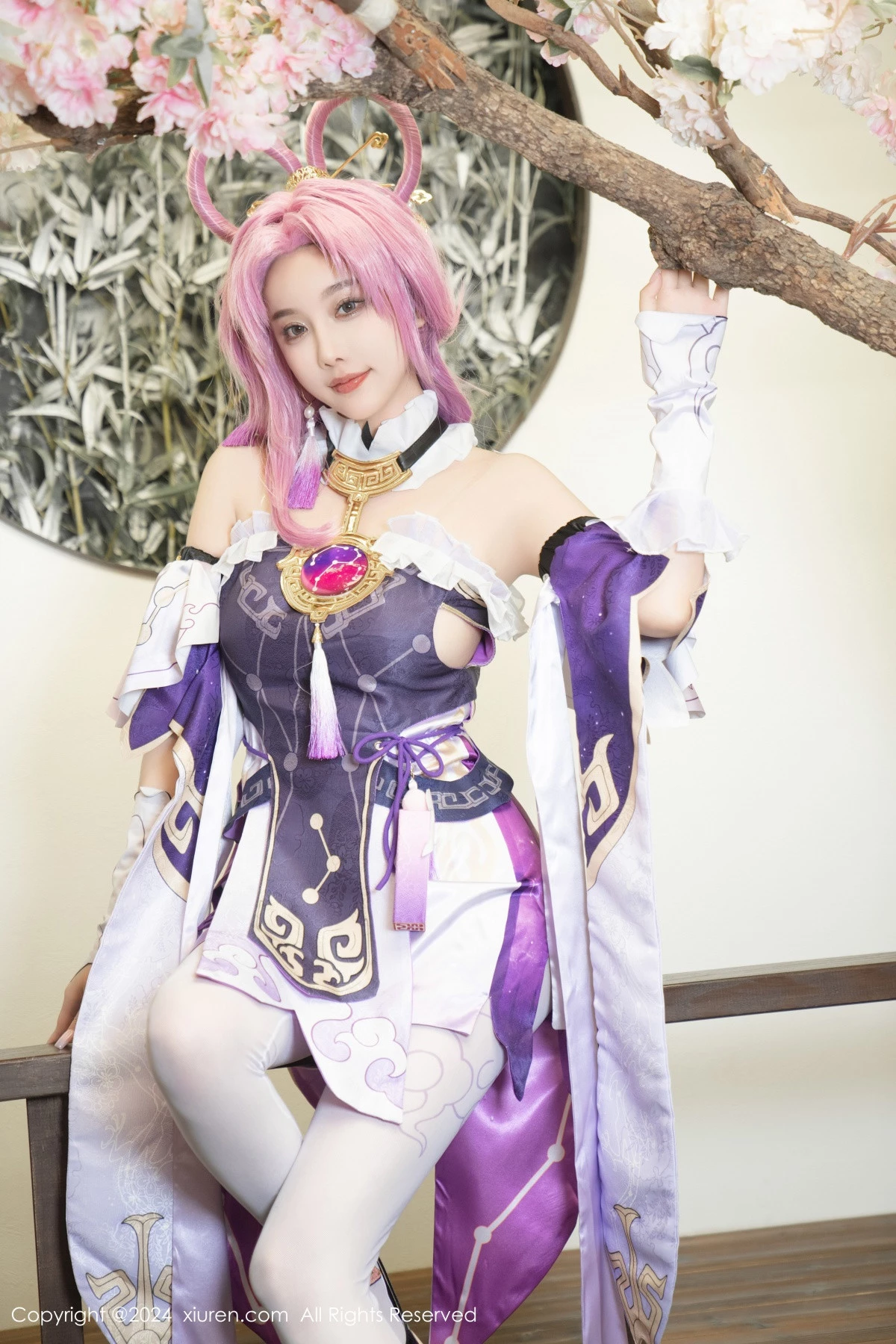 Xrmnw.Com[XiuRen秀人网]No.8943_女神杨晨晨Yome性感紫色Cosplay服饰配白丝袜秀丰满身材诱惑写真79P