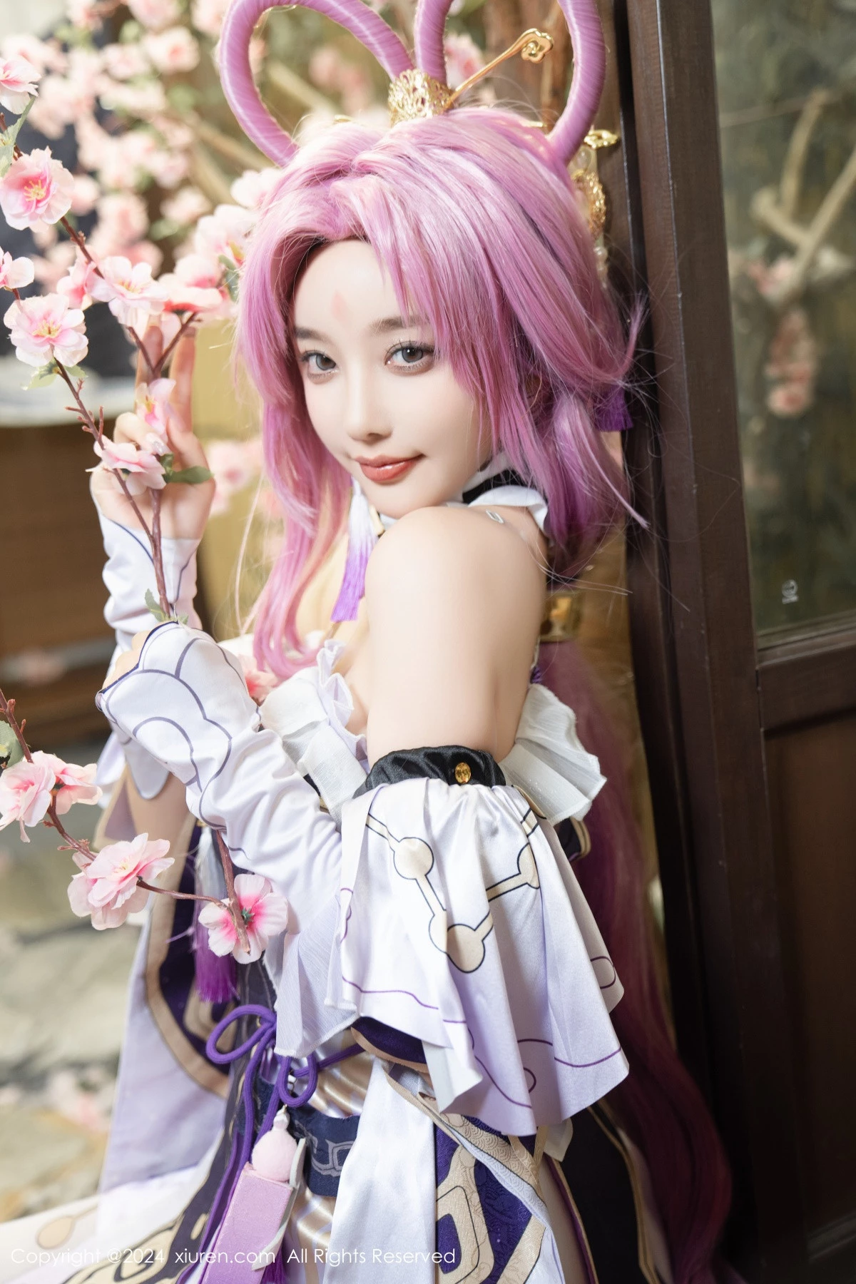 Xrmnw.Com[XiuRen秀人网]No.8943_女神杨晨晨Yome性感紫色Cosplay服饰配白丝袜秀丰满身材诱惑写真79P